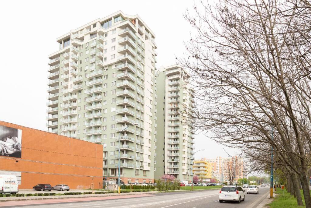 Great Tourist And Business Apartment Bratislava Exterior photo